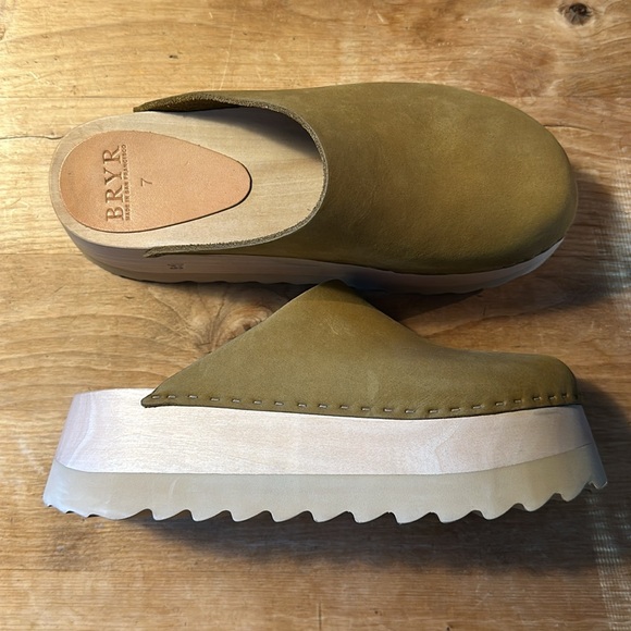 Bryr Chonks in Kelp Size 37 or 7 US - Picture 2 of 4